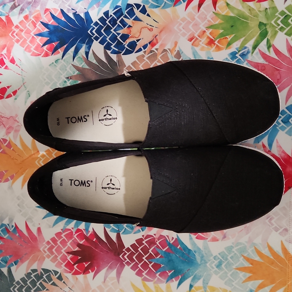 EUC Tom's shoes